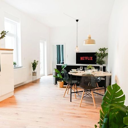 50Qm Apartment In Krefeld Zentral Gelegen Mit Hohen Decken - Beuys Apartments - เครเฟลด์ ภายนอก รูปภาพ